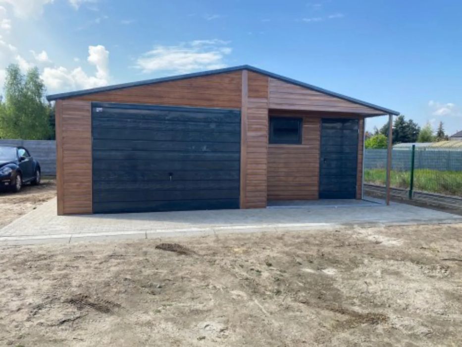 Garaż jednostanowiskowy 7x8 m - Dach dwuspadowy, Brama uchylna, Drewno