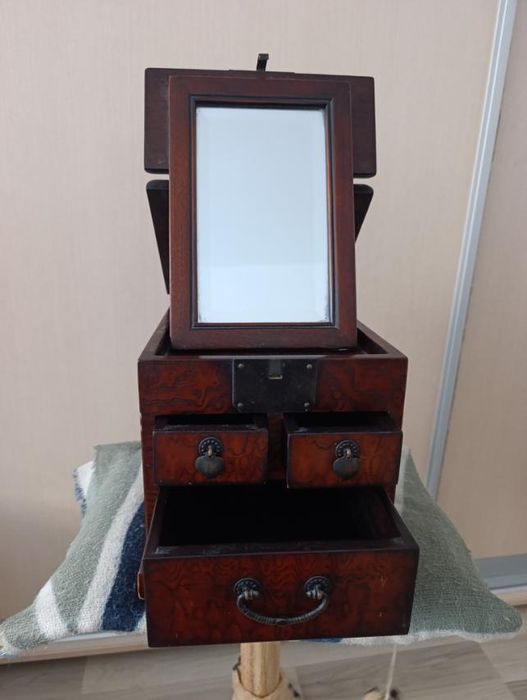 Шкатулка для прикрас комод