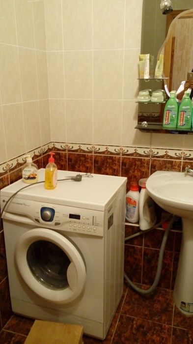 Сдам большую квартиру у метро.