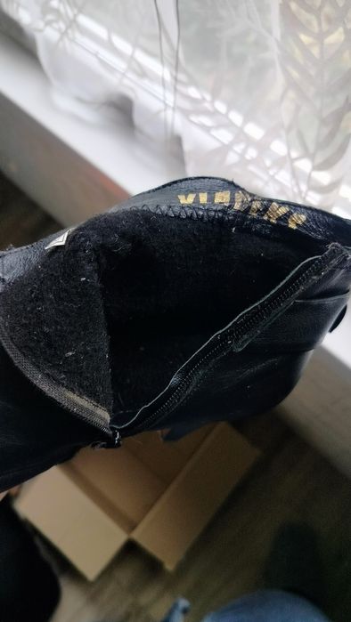 Продаються жіночі зимові ботинки