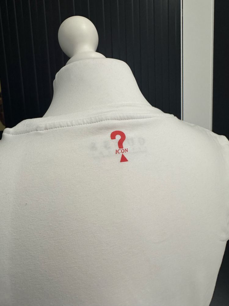 Biały T-shirt w rozmairze M