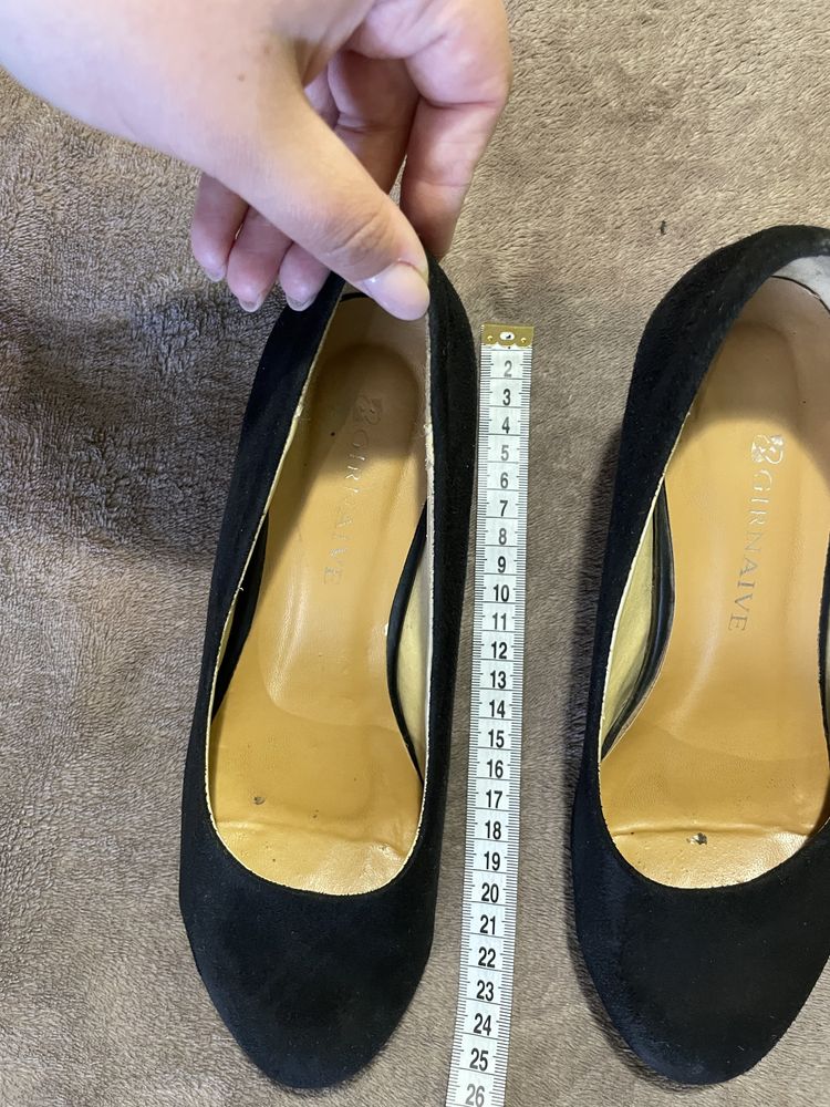 Женские замшевые  черные туфли