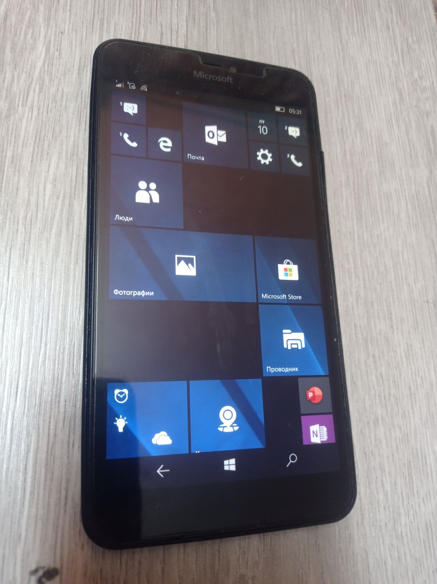 Телефон Microsoft Lumia 640 XL Dual SIM