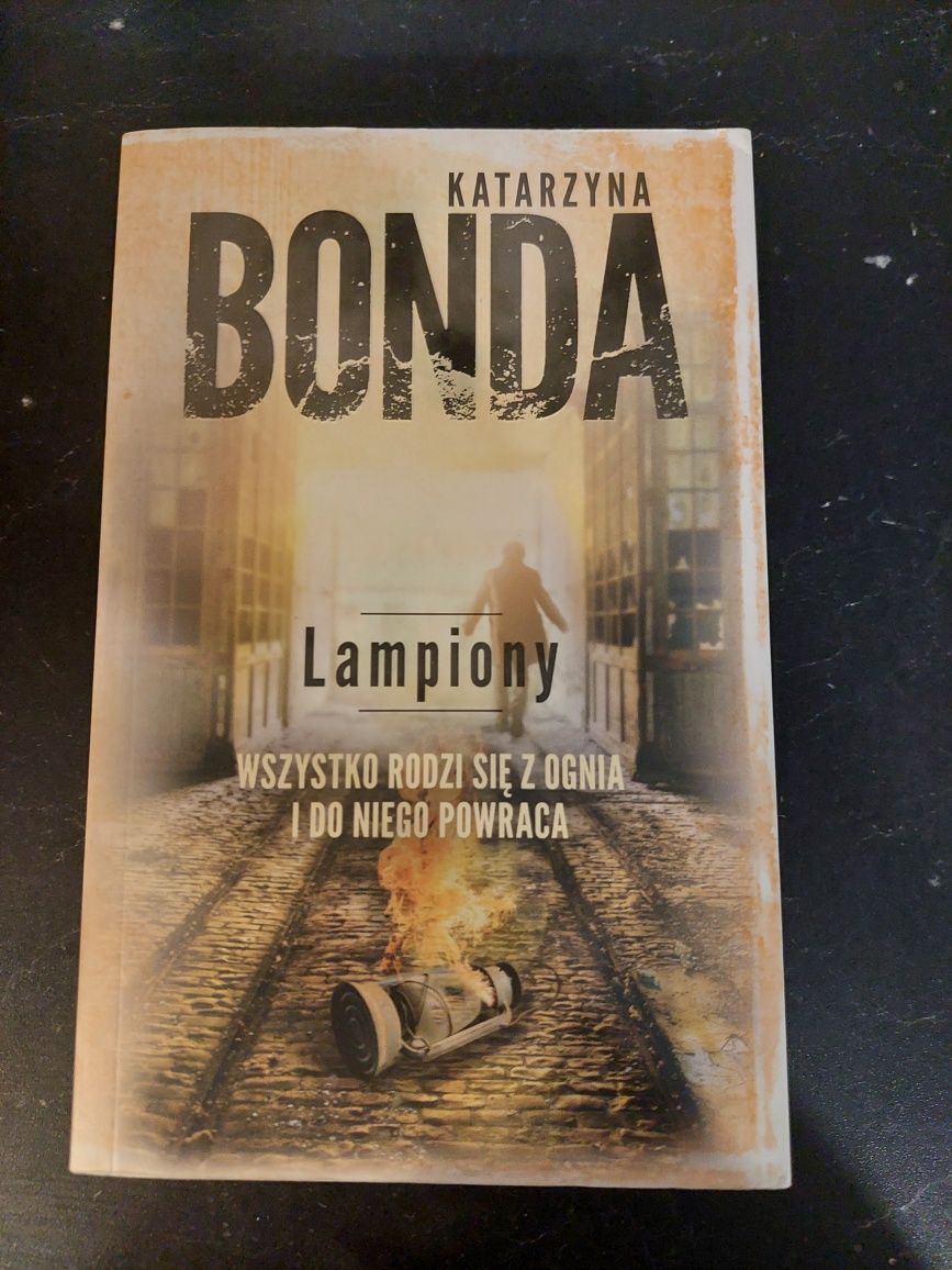 Lampion, Katarzyna Bonda