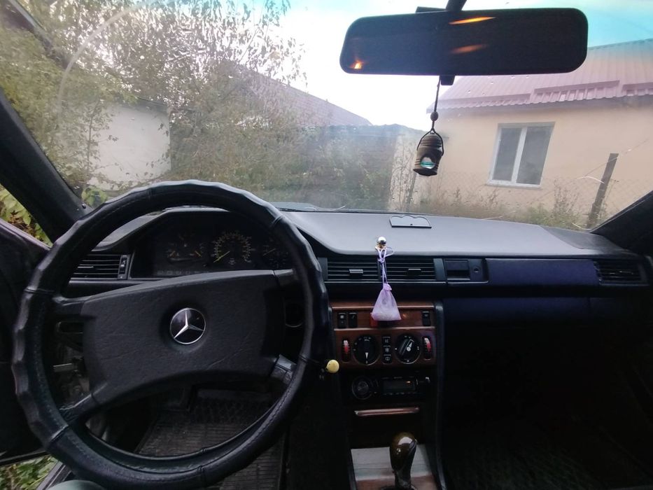 Продам  мерса 124