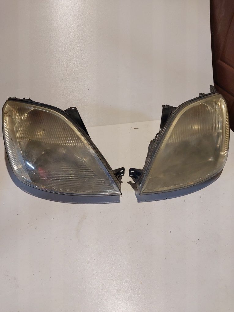 Ford fiesta mk 4 mk 5 mk4 mk5 V VI lampa przednia reflektor prawa lewa