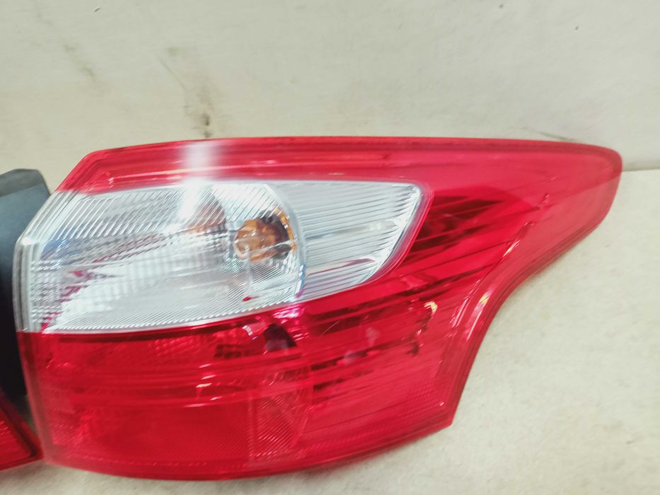 Ford Focus 3 III kombi lampa tył tylna prawa lewa oryginał demontaż