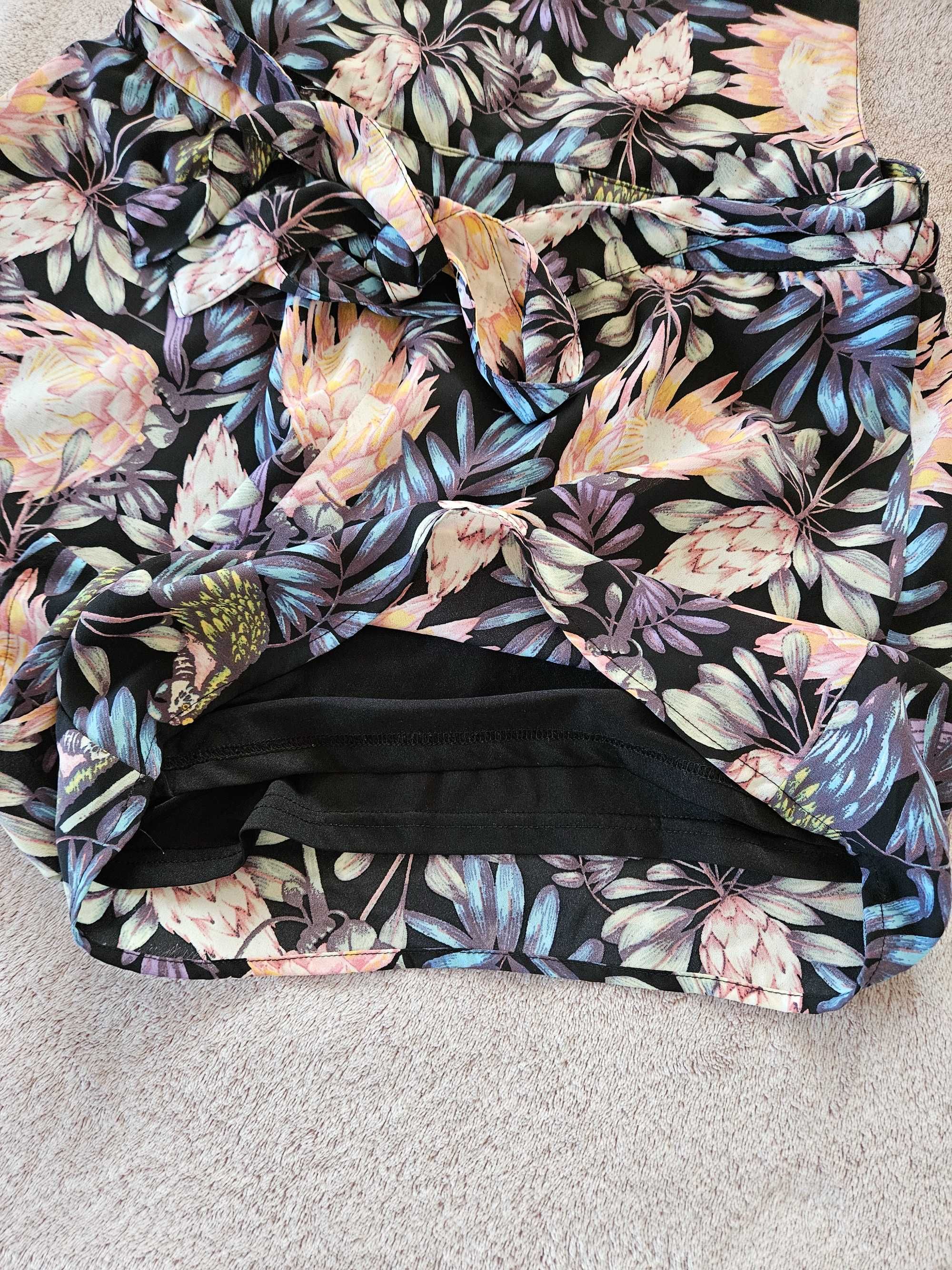Czarne ogrodniczki w kolorowe kwiaty h&m rozmiar 44 XXL