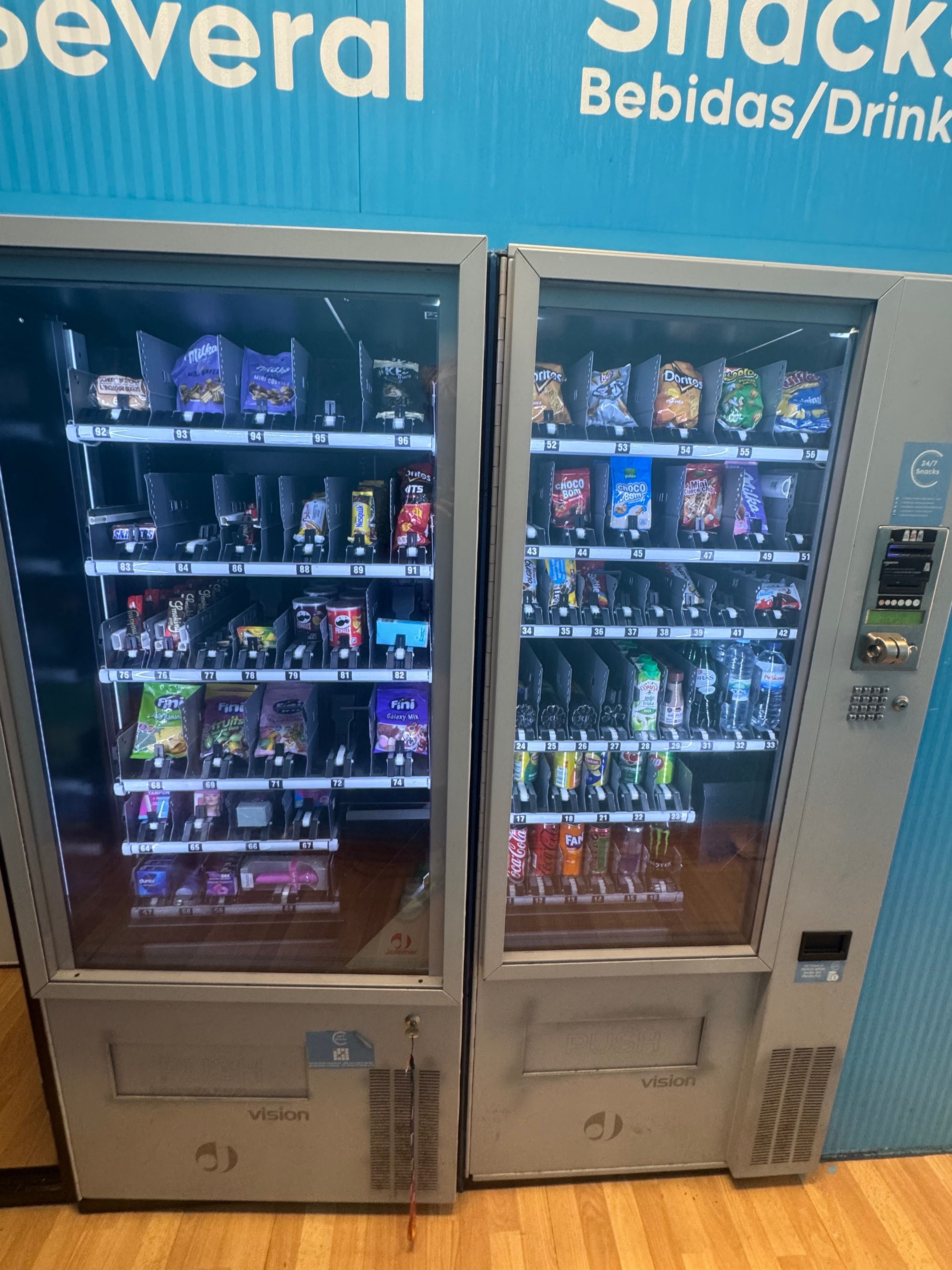 Conjunto de 4 Vending Machines + Equipamento Completo de Loja