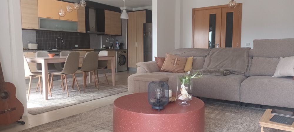 Vende-se apartamento T2 Nazaré - Vistas desafogadas e piscina