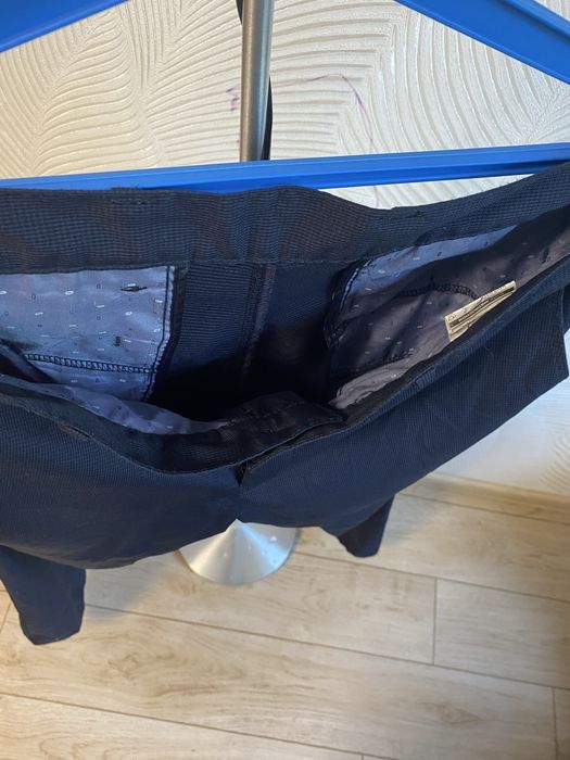 Брюки темно синие в мелкую клетку на мужчину или подростка