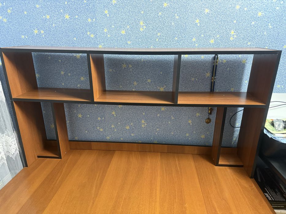 Стіл письмовий компютерний