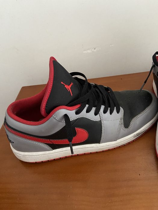 Jordan 1 low preto vermelho e branco