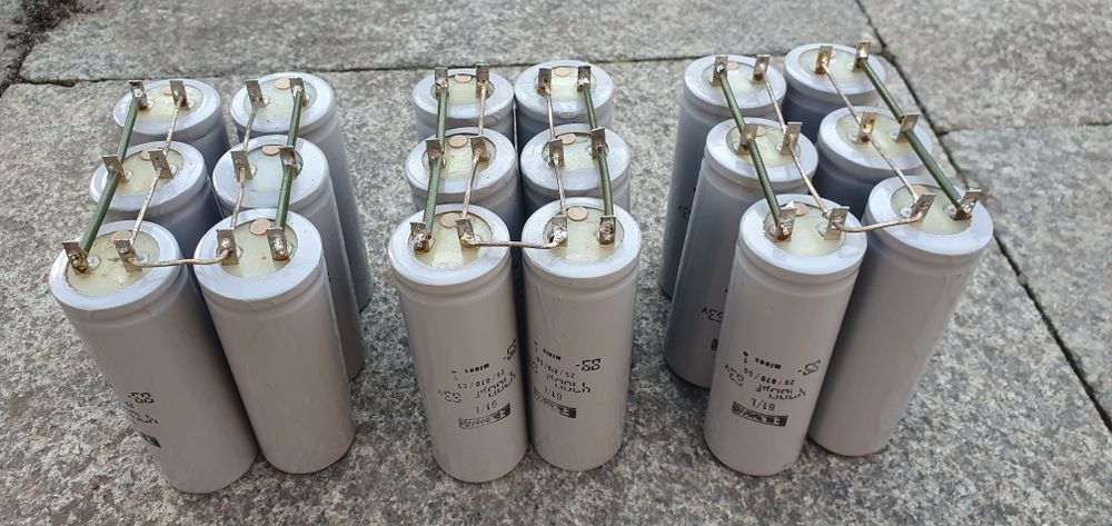 Kondensatory elektrolityczne Elwa 4700uf 63v 6sztuk..