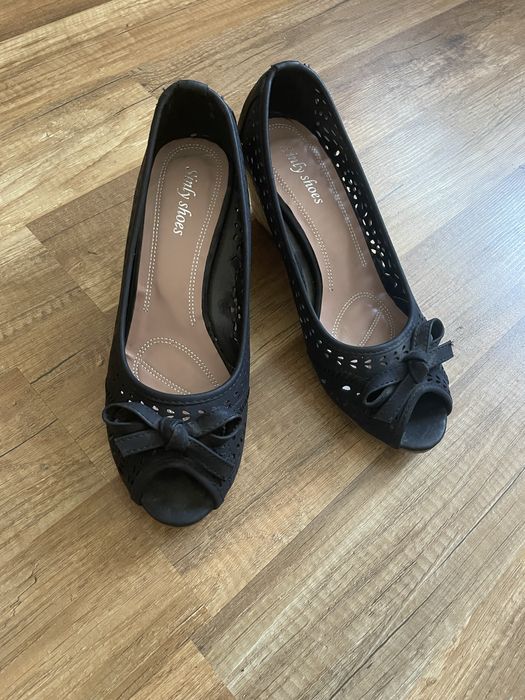 Espadryle na koturnie ażurowe wycięcia