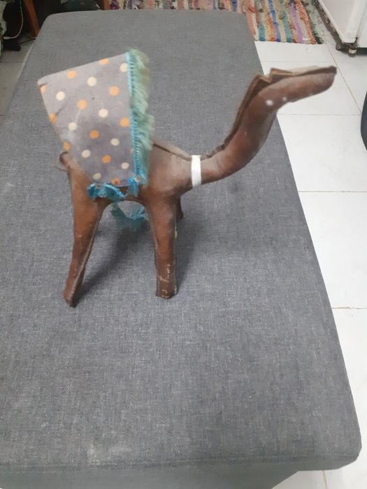 Dromedário de coleção em couro feito a mão 40€ preço negociável