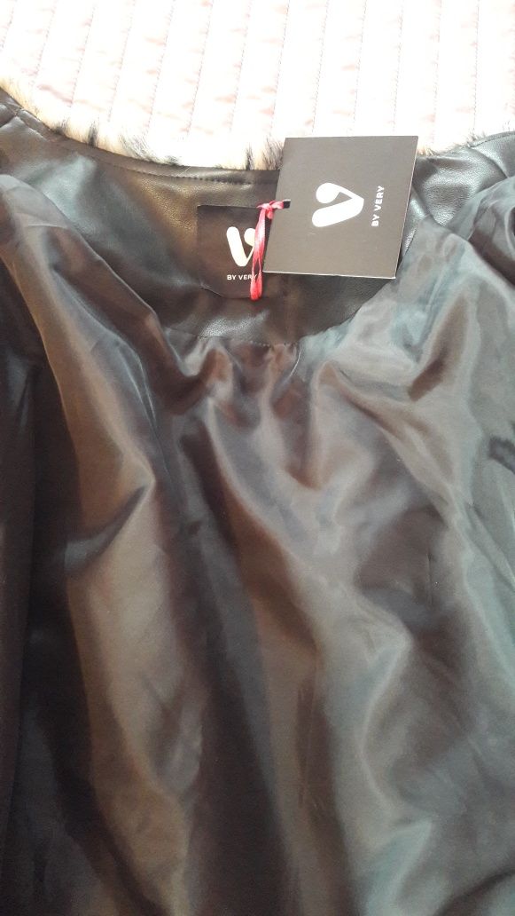 Piękna lekka kurteczka nowe rozm. 50