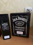 Металеві коробки Jack daniel’s тощо.