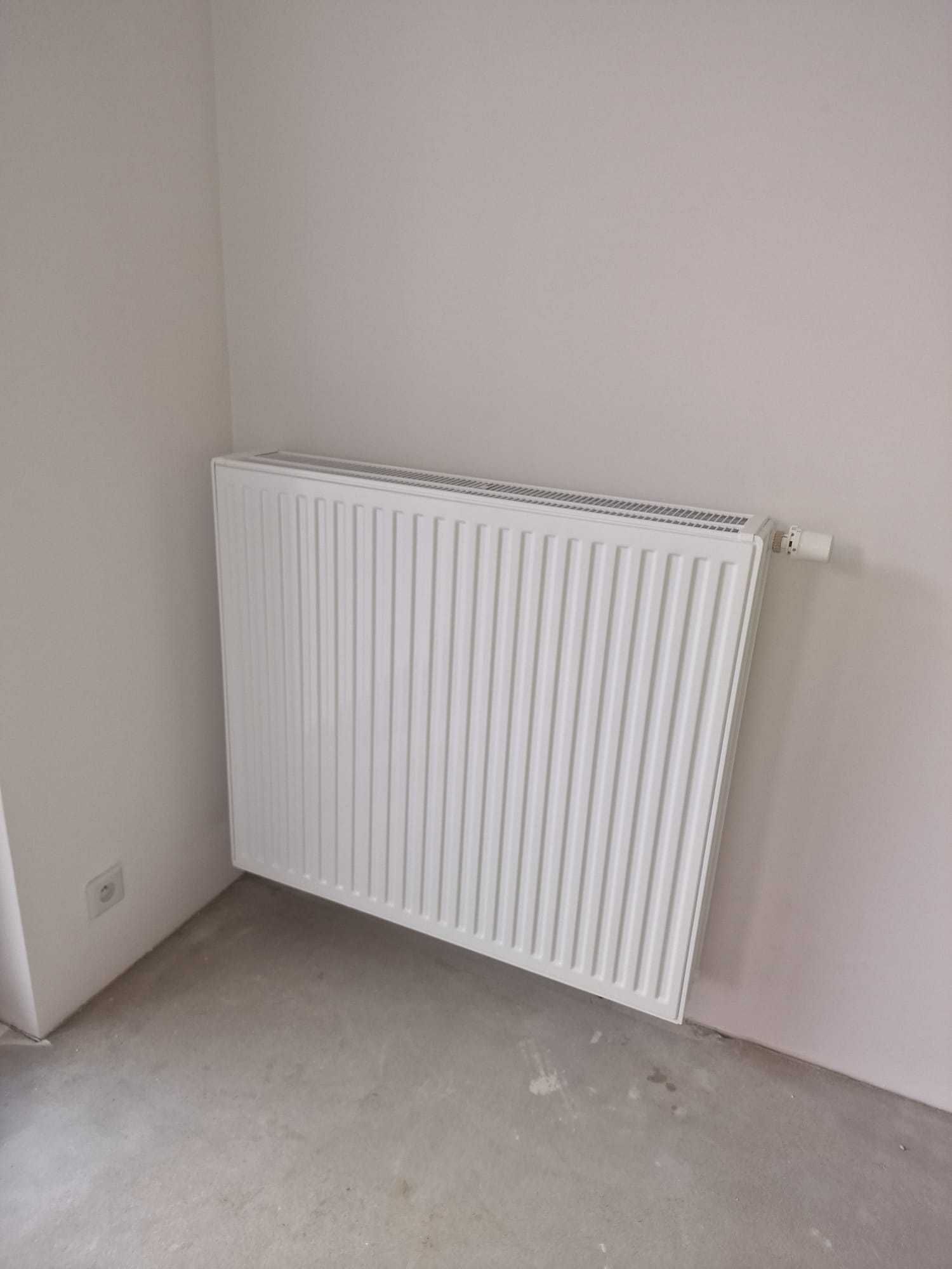 Grzejnik nowy z termostatem