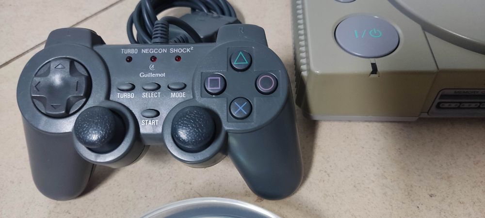 Consola PS1 versão especial Desb.