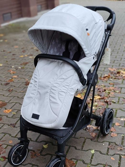 Bardzo ładny lekki wózek 2w1 Skiddou