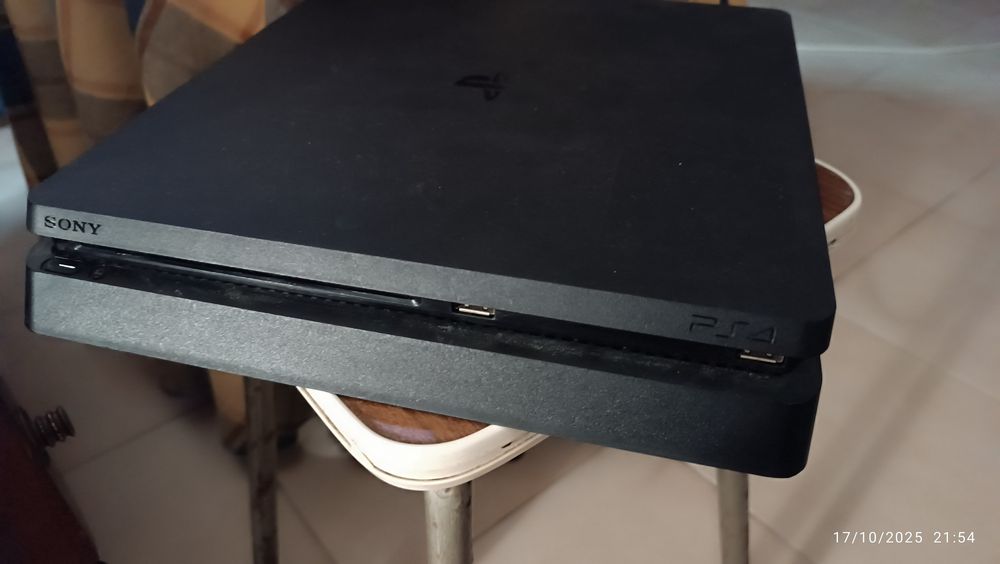 PlayStation 4 Slim 1TB