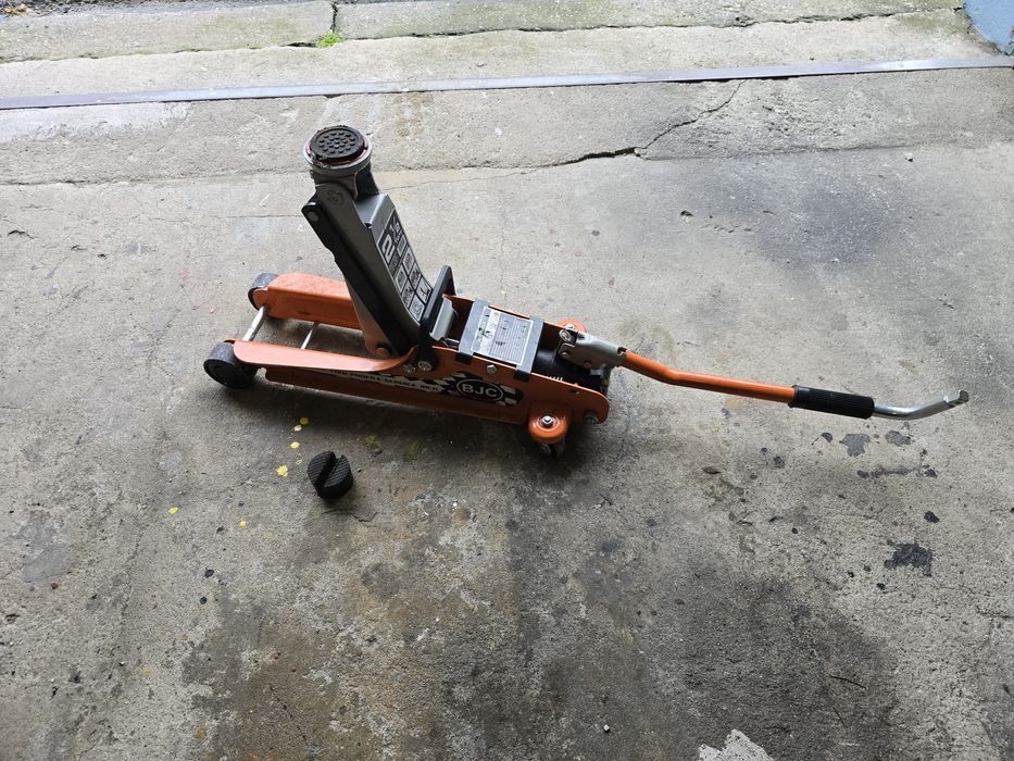 Lewarek podnośnik niskoprofilowy 2,5 tony BJC 41cm podnoszenia