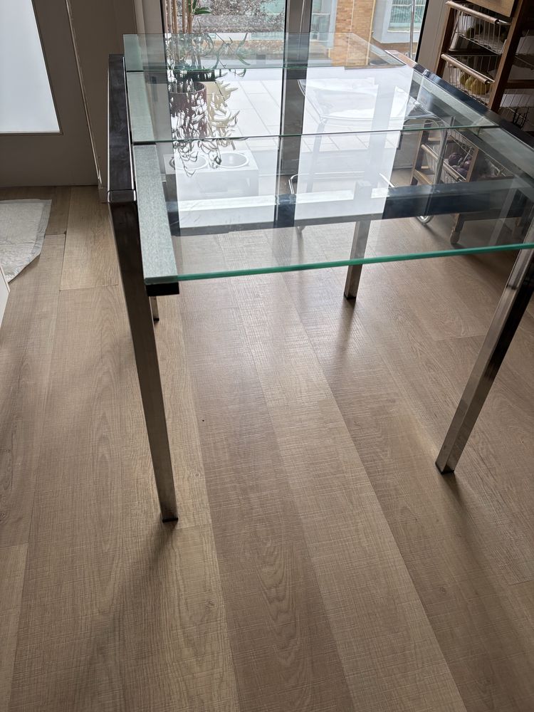 Mesa extensível e conjunto de 2 cadeiras