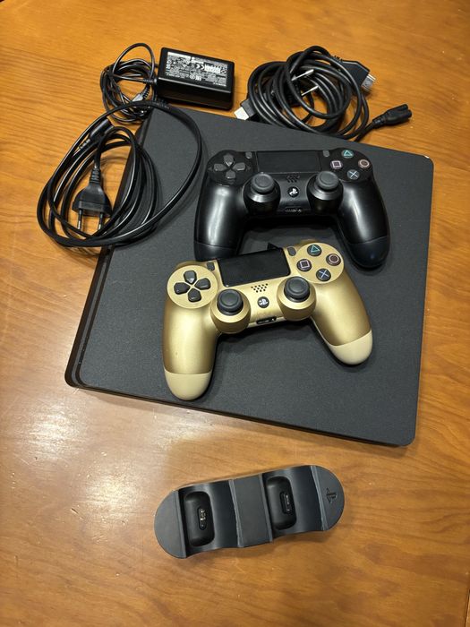 PS4 1 TB com CD (muito bom estado)