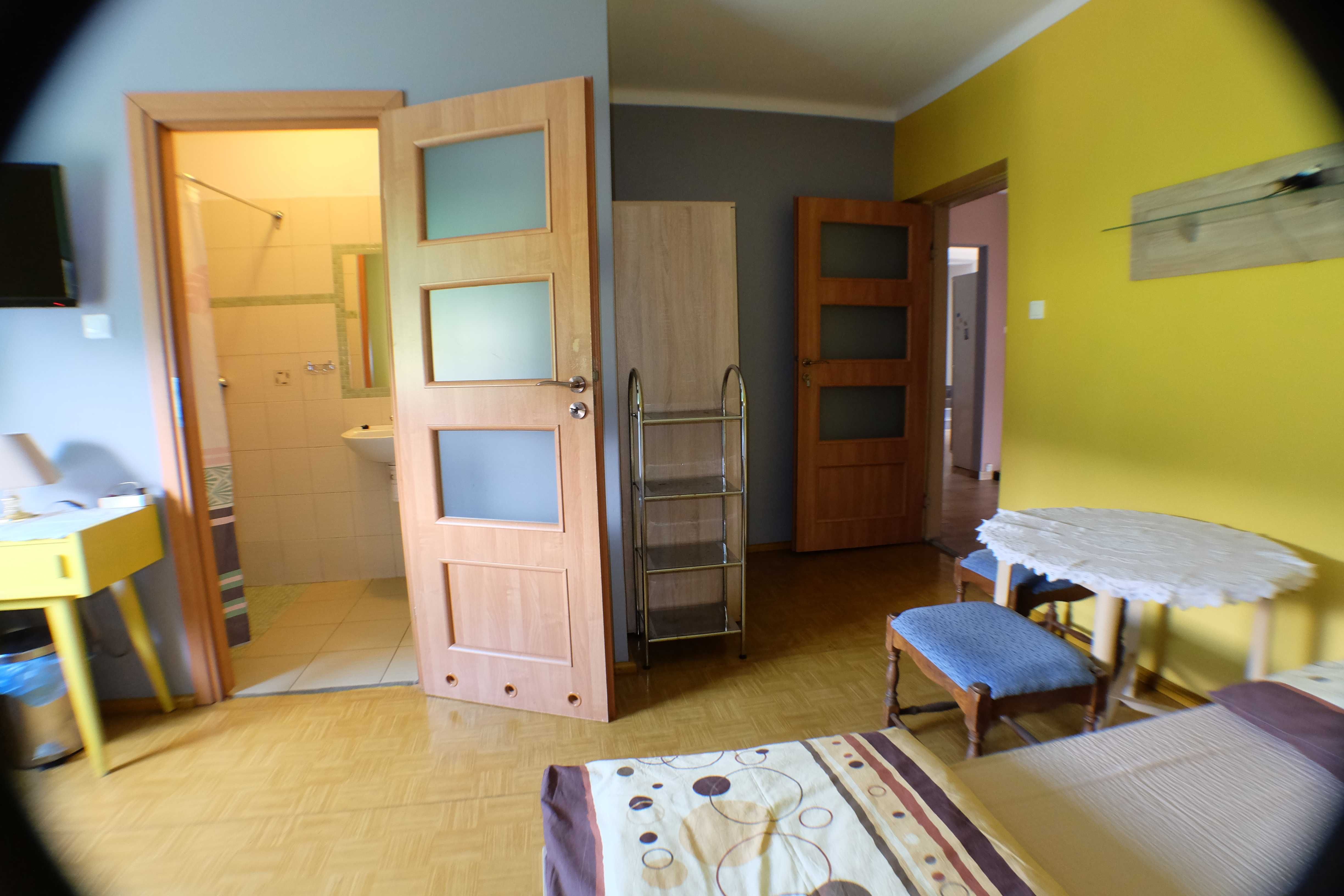 Pokoje z łazienkami. Skorochów, nad jeziorem Nyskim. Dla pracowników.