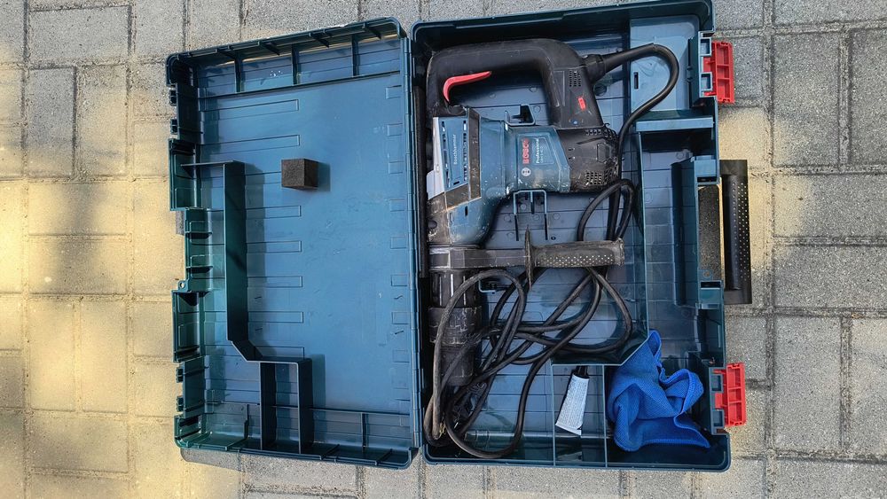 Sprzedam młot udarowy Bosch + zestaw wierteł