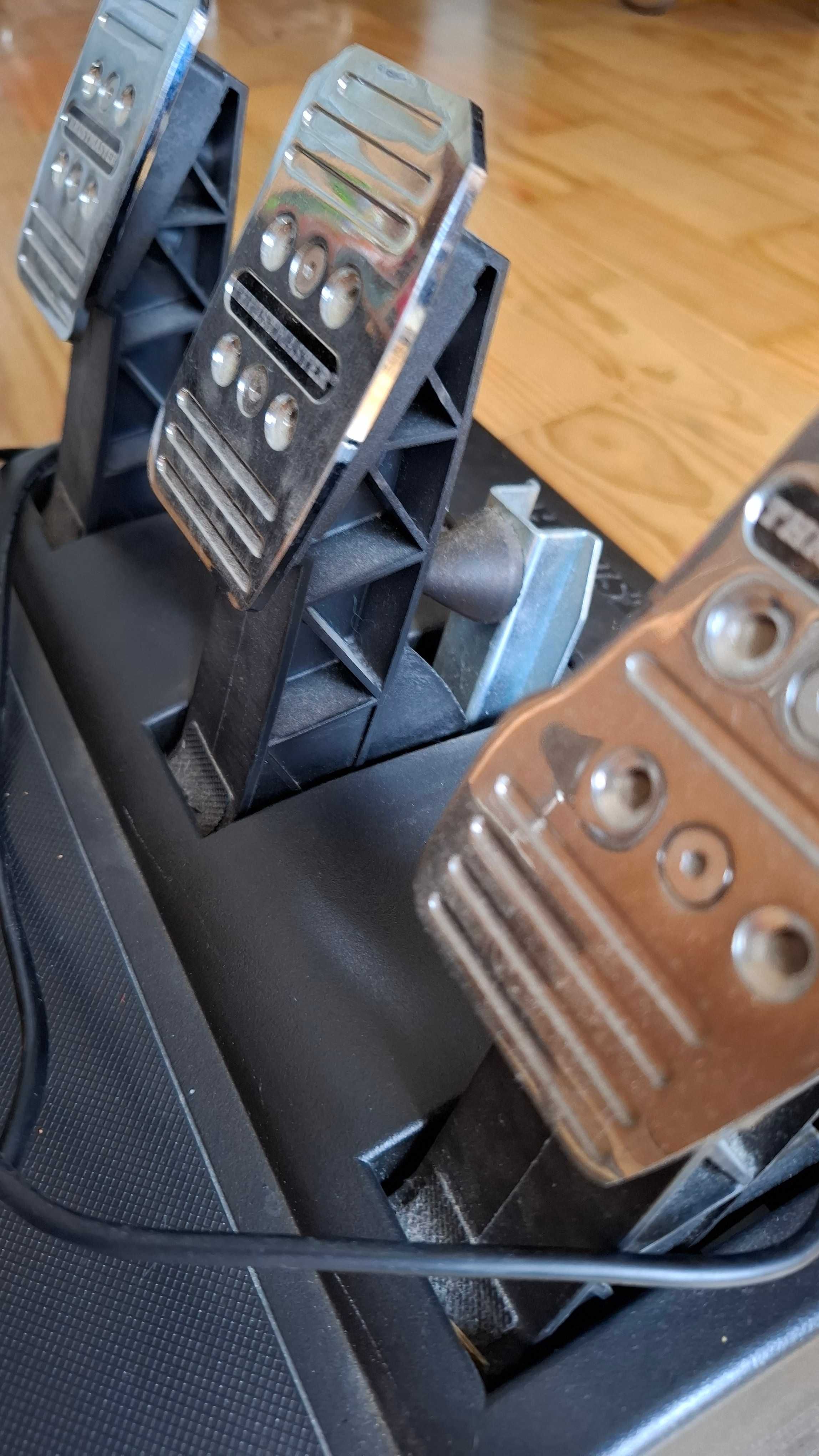 Volante Thrustmaster TMX PRO - com Pedais T3PA