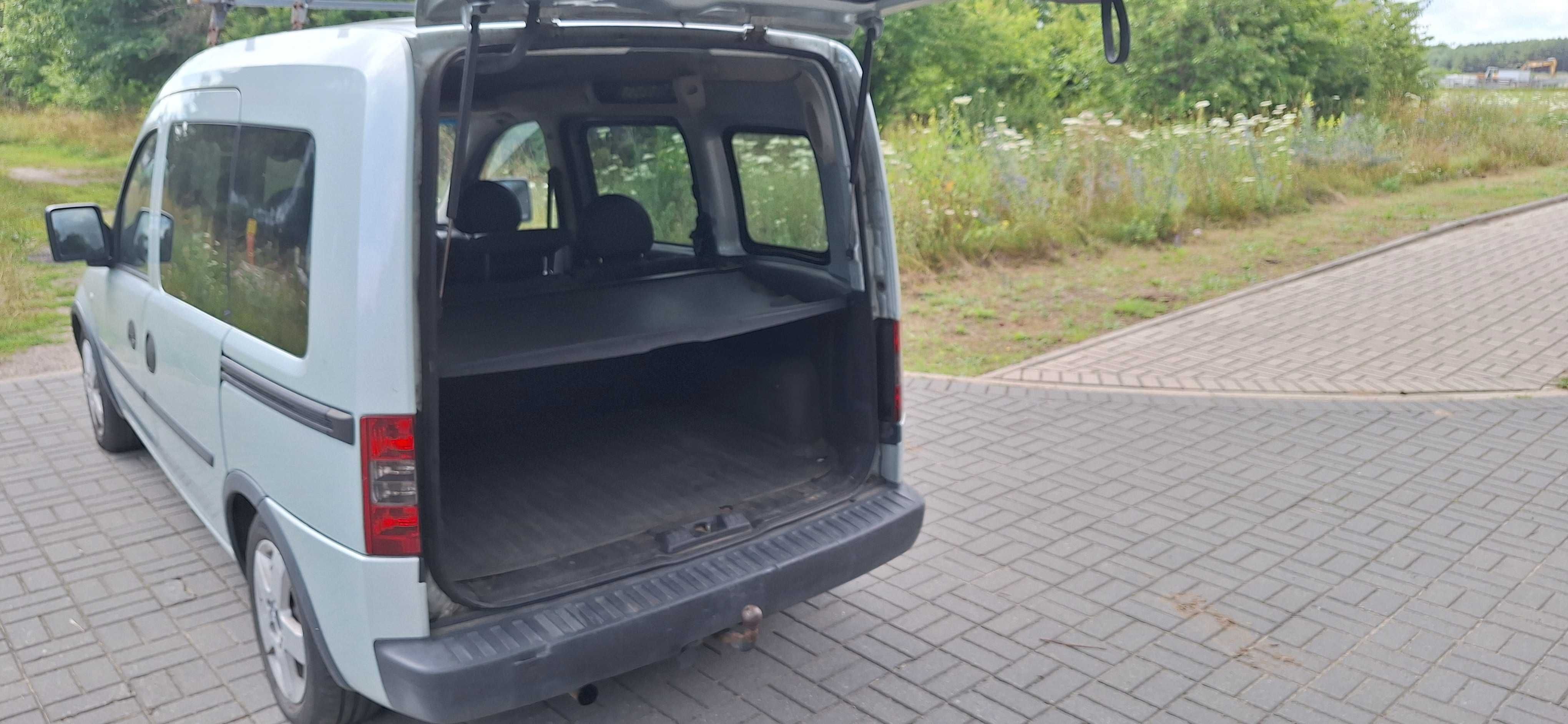 samochód osobowy Opel Combo