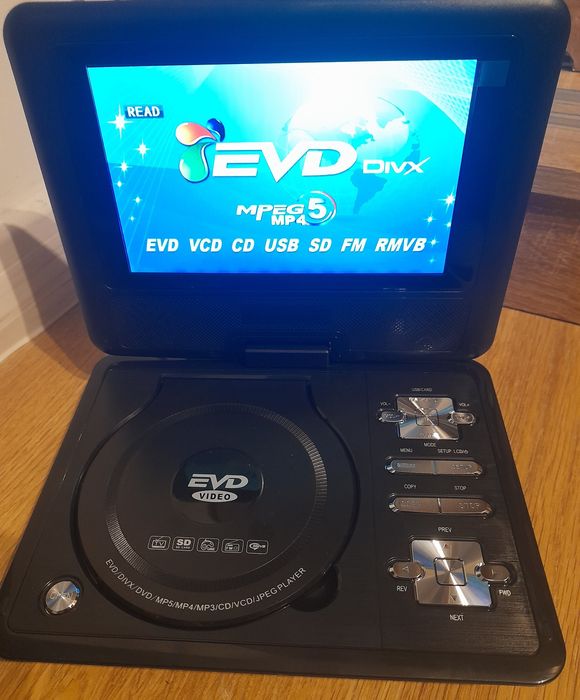 Przenosny odtwarzach cd DVD z monitorkiem.