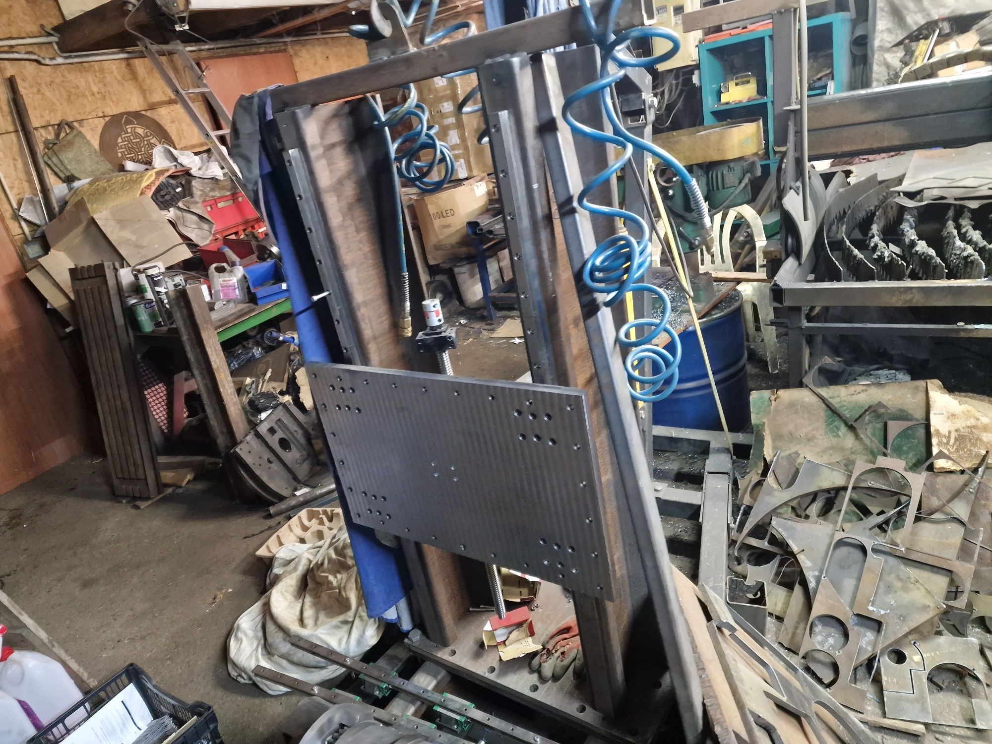 Silniki serwo cnc i projekt frezarki do ukończenia