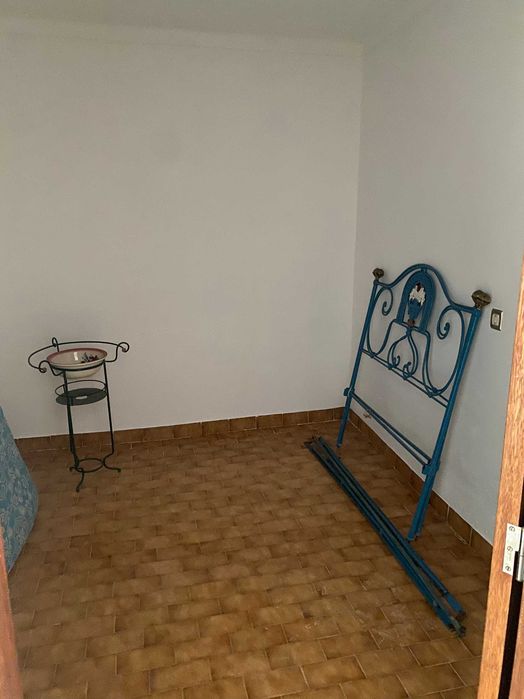 Vende-se Moradia com quintal e poço