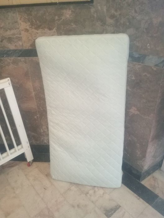 Cama de bebé  com colchão