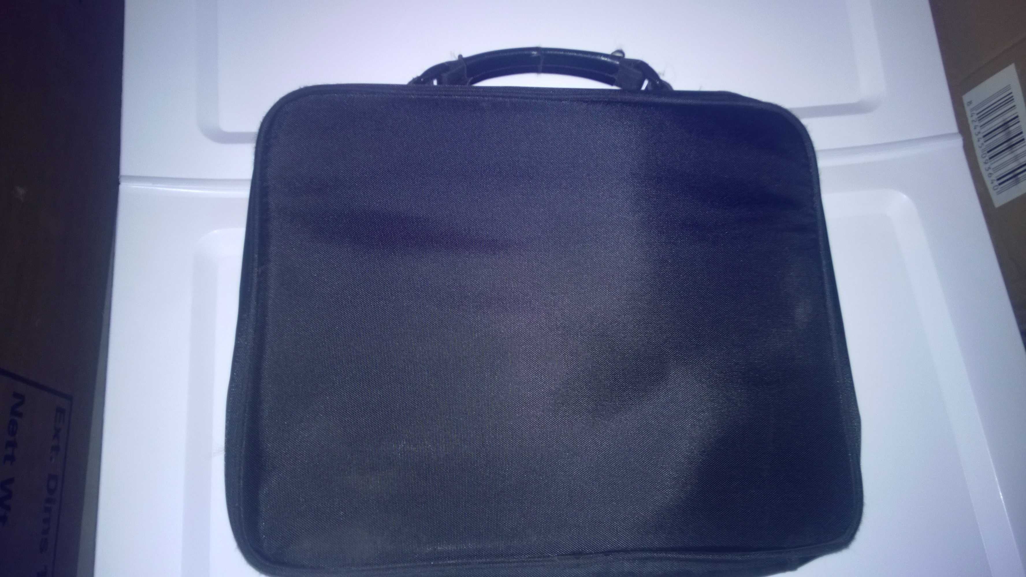 Mala para portátil, da marca Compaq, cor preta
