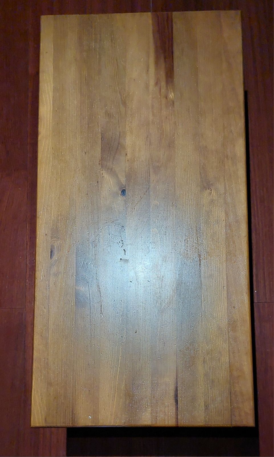 Mesa de pinho maciço.