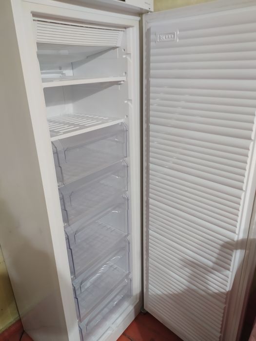 Продам морозильну камеру висота 1.70