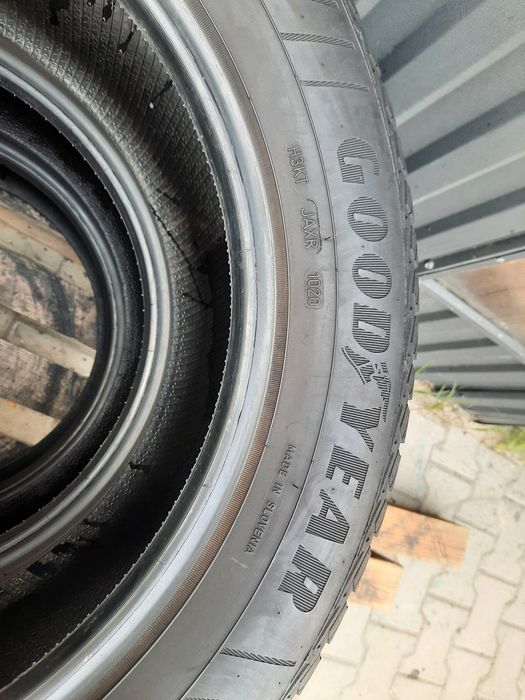 Opony 215/60/17 Goodyear Vector4Season[S]