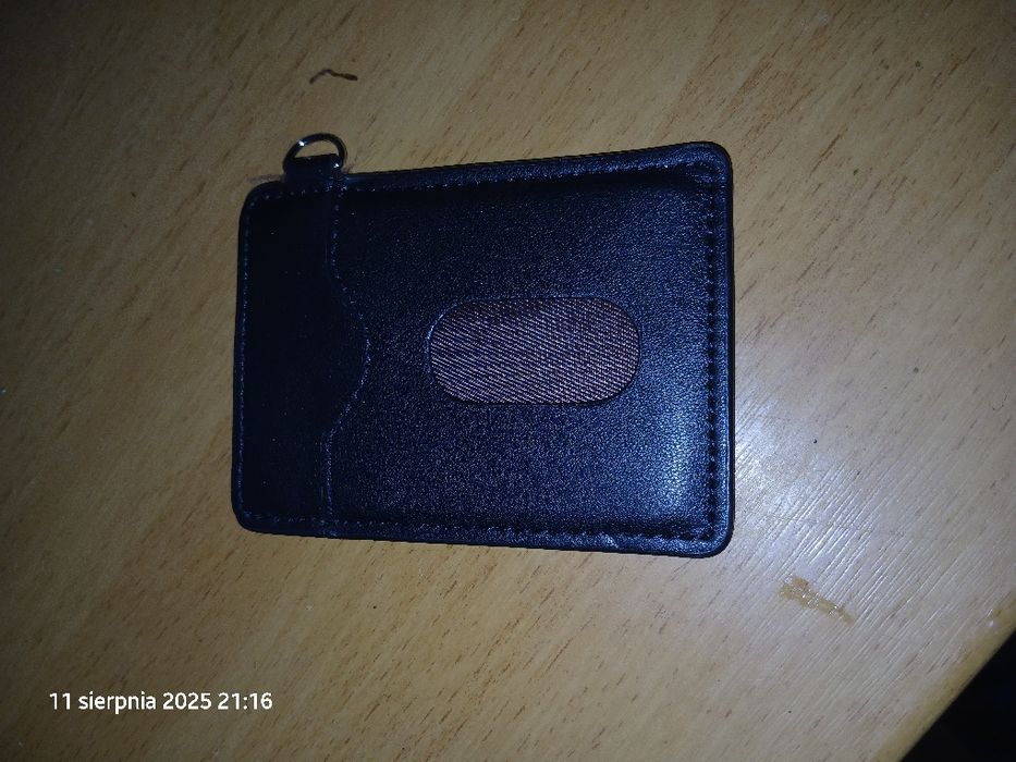 Etui na dokument z możliwością podczepienia kluczy