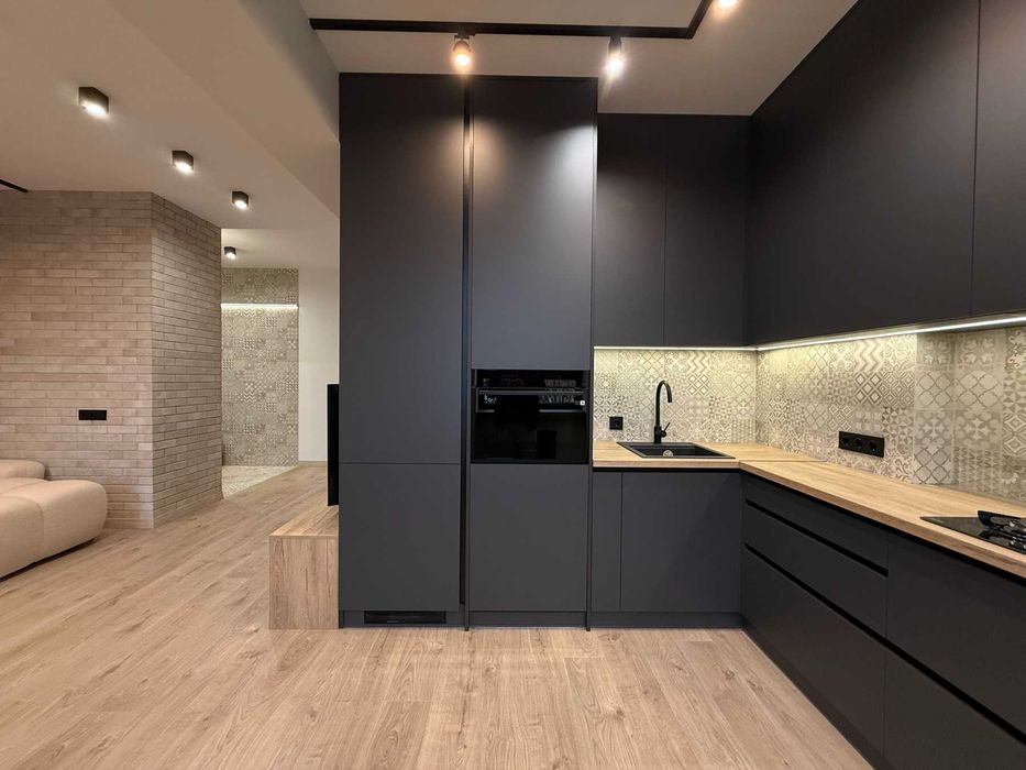 Продаж стильної двокімнатної квартири студії, в центрі міста