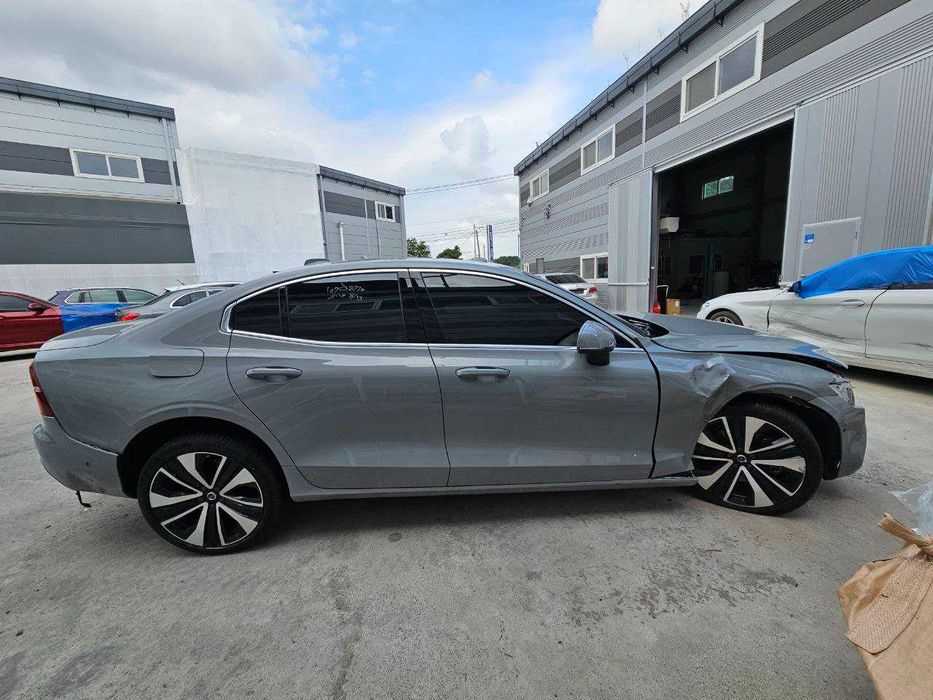 Volvo S60 2.0 Hybrid 2024 AWD в дорозі