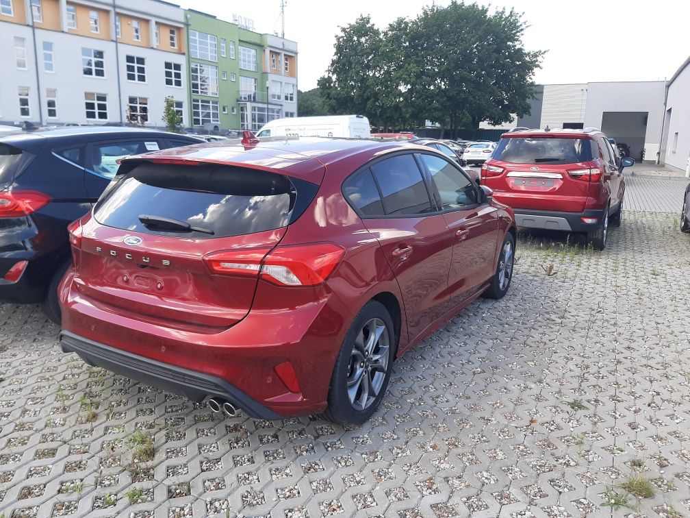 Wypozyczalnia samochodów osobowych Ford Focus ST-Line 5 osób