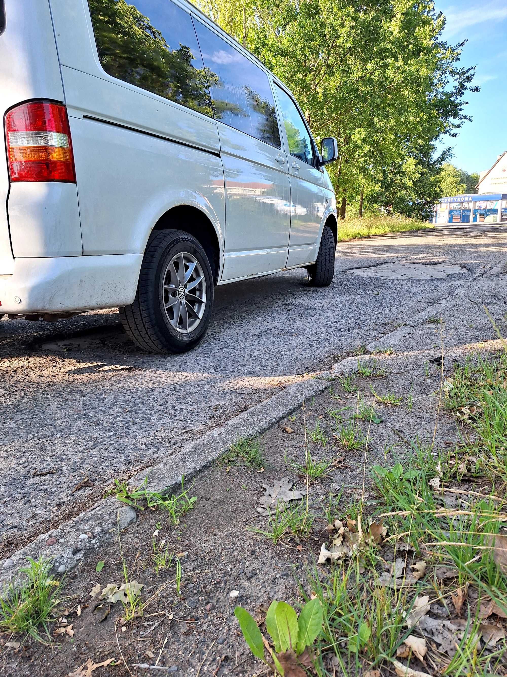 Volkswagen caravelle T5 9 osób 1.9.