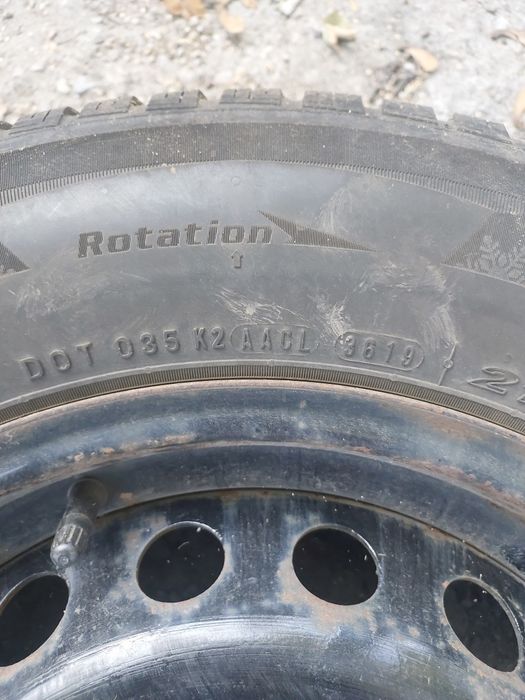 Opony z felgami i czujnikami