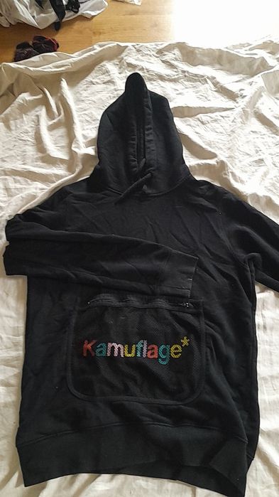 Bluza czarna kamuflage kolorowy napis kieszeń