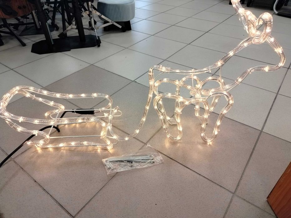 Oświetlenie świąteczne LED renifer z saniami