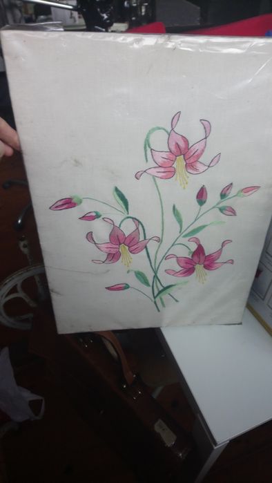 Antigo quadro Floral bordado nunca usado